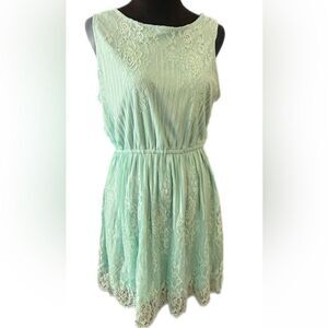 Eyeshadow mint, green lace dress size Large. ￼